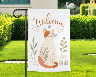 Gartenflagge mit orangefarbener Katze, Boho-Gartendeko mit botanischem Katzenmotiv, minimalistischer Katzen-Akzent für die Veranda, warmes, neutrales Schild für den Außenbereich