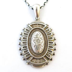 Vintorian silver locket back pendant on 18 inch sterling chain, keepsake or pet ashes