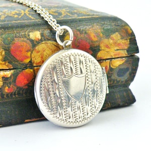 Edwardian sterling silver round locket and chain