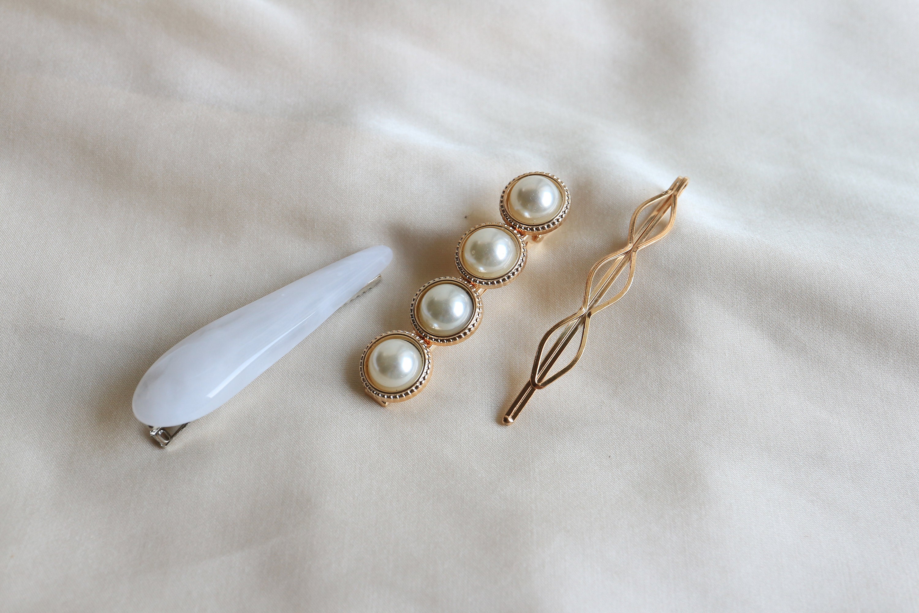 Set of 3 hair clips White resin Faux pearl Gold hair | Etsy