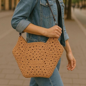 Bolso crochet hexagonal hecho a mano – Cartera bohemia de hilo con correa de cuero – Bolso rectangular para el día a día.