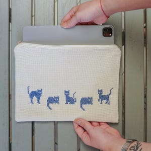 Hand-Embroidered Cat Tablet Sleeve – Turkish Cotton iPad Pouch, Cute Handmade Cat Lover Gift