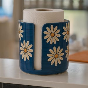 Porta-toalhas de papel de cerâmica feito à mão – decoração de cozinha com margaridas pintadas à mão, dispensador de rolos de cerâmica azul, organizador de cozinha com estampa floral estilo fazenda