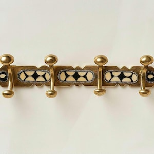 Gancho de parede marroquino artesanal em latão: detalhes em esmalte vintage