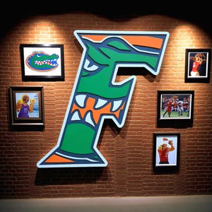 Custom College Team Style Holzwandkunst, Holzschild: Handgemaltes PNGAA Team Logo Wandkunst