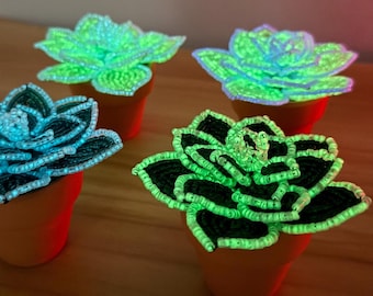 ビーズの鉢植え（ミニダークグリーンのクルーシア風鉢植え） - Etsy 日本