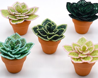 Suculenta hecha a mano con cuentas en maceta de terracota: decoración con plantas artificiales Forever
