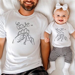 Mom/Dad Shirt Child&#39;s Hand, Mom Dad T-Shirt matching outfit, Mom and Dad & Me partner look, family shirt, gift for mom and dad