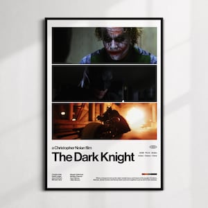 Könnte beinhalten: Gerahmtes Filmplakat für "The Dark Knight" mit Bildern von Joker, Batman und Batmobil. Das Poster hat einen schwarzen Rahmen und enthält den Filmtitel und die Credits in weißem Text auf schwarzem Hintergrund.