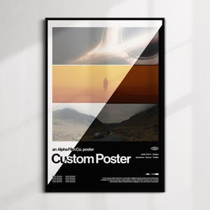 Op de afbeelding: Een ingelijste, op maat gemaakte poster met een zwarte rand. De poster toont een collage van drie landschapsafbeeldingen en de witte woorden "Custom Poster". De poster is gelabeld met "an Alpha Film Co. poster".