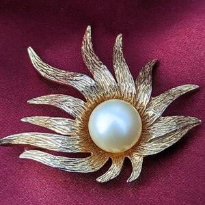 Vintage Gold Faux Pearl Sunburst Flower Pin Brooch