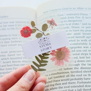Mini Pressed Flower Bookmark – Handmade Botanical Bookmark – Real Pressed Flowers – Nature Bookmark Gift – Book Lover Gift