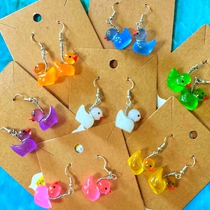 Leuchten Sie in dunklen Enten-hängenden Ohrringen, hypoallergenen handgemachten Schmuck, Kreuzfahrt-Geschenken,