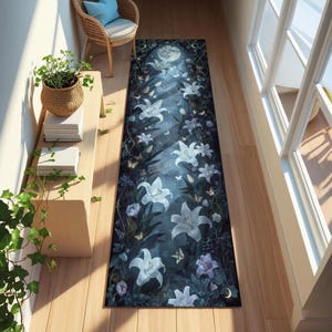 Fairycore vloerkleed met gloeiende lelies onder maanlicht | Mystiek nachttuintapijt | Donkere romantische gang Cottagecore haldecor afbeelding 2