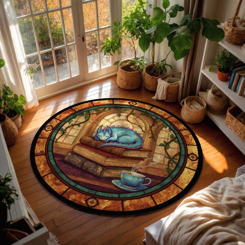 Tappeto con drago addormentato, accogliente arredamento da biblioteca fantasy con tè e libri, tappeto rotondo in stile vetrata, regalo per amanti dei libri, lettori e scrittori immagine 4