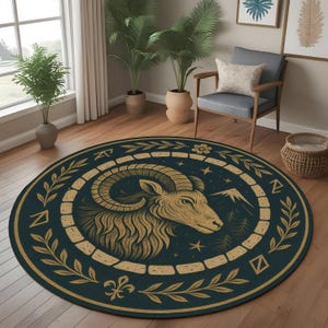 Tappeto Mountain Goat Crest: tappeto rotondo ispirato alle rune con motivi arazzi araldici in tema di foresta medievale