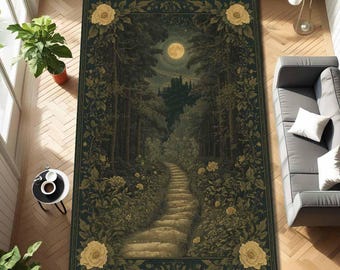 Könnte beinhalten: Ein rechteckiger Teppich mit einer Waldszene mit einem gewundenen Steinweg, der zu einem Schloss unter einem Vollmond führt. Der Teppich hat einen dunkelgrünen Rand mit floralen Akzenten und großen gelben Rosen in jeder Ecke.