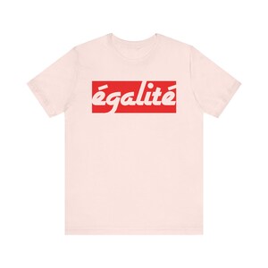 Camiseta de igualdad, camiseta con refranes franceses, regalos franceses, camiseta francesa, camiseta con cita francesa, regalo para amantes franceses, camiseta de Francia, en francés imagen 5
