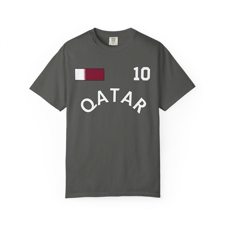 Camiseta de Qatar con colores cómodos para el Mundial, Camiseta de Qatar, Camiseta de Qatar, Regalo de Qatar, Vacaciones en Qatar, Recuerdo de Qatar, Regalo para un amigo de Qatar, Qatar imagen 2
