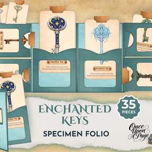 Puede incluir: Un folio de especímenes abierto con bolsillos color turquesa y llaves ilustradas. El folio contiene tarjetas con ilustraciones de llaves, incluida una llave con un diseño de luna y estrellas. El texto dice "Enchanted Keys Specimen Folio" y "35 piezas."