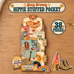 以下が含まれることがあります： Stay Groovy Hippie Stuffed Pocketと題された38ピースの紙製エフェメラセット。ラバランプ、ブーツ、ギター、蝶、Stay Wildなどのテキストを含む、レトロなグラフィックのカードとステッカーのコレクションです。