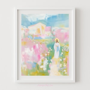 以下が含まれることがあります： 額装されたアートプリント。白いガウンと青いサッシュを着た人物が、建物とピンクと緑の筆致のフィールドを背景に描かれています。アートワークは白いフレームで額装されています。