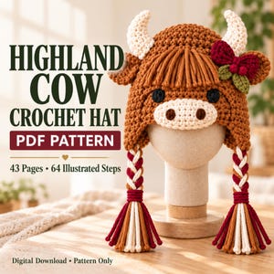Puede incluir: Un gorro de ganchillo marrón con forma de vaca Highland con cuernos blancos, hocico crema y ojos oscuros. Incluye un lazo rojo con hojas verdes, orejeras trenzadas largas con borlas multicolores y el texto HIGHLAND COW CROCHET HAT PDF PATTERN.