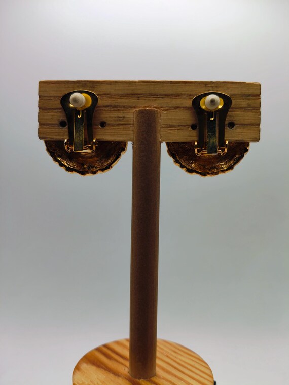 Pendientes vintage de clip chapados de oro View 3