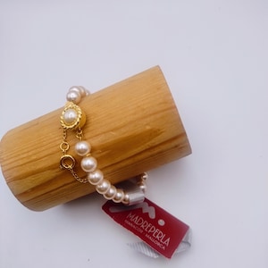 Vintage Majorcan pearl bracelet, 7 millimeters in diameter, with a gold-plated safety chain, by the Spanish brand Madreperla.