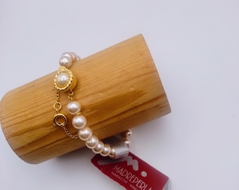 Vintage Majorcan pearl bracelet, 7 millimeters in diameter, with a gold-plated safety chain, by the Spanish brand Madreperla.