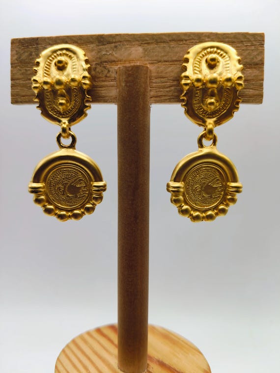 Pendientes vintage de clip chapados de oro mate