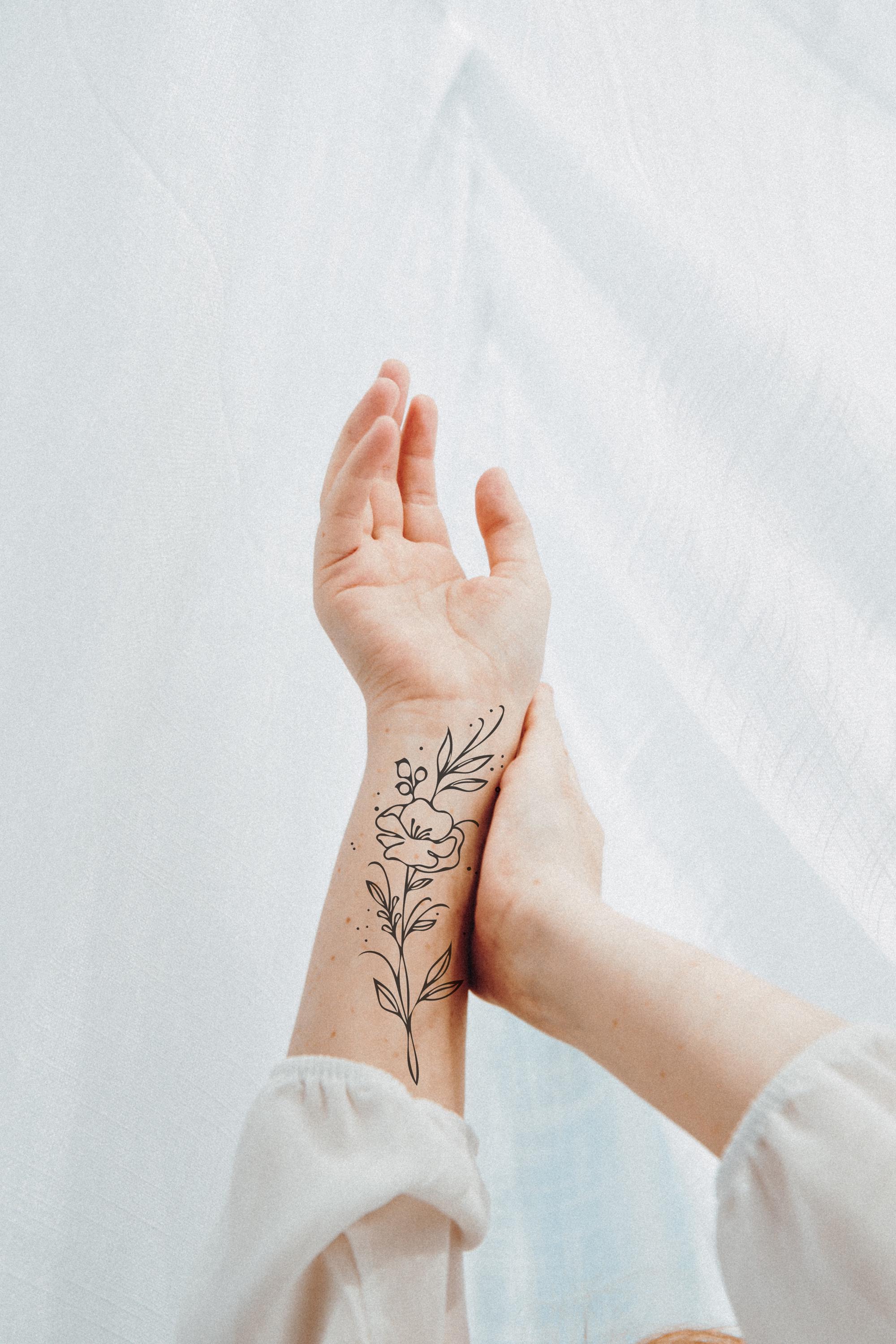 Poppy Flower Tattoo Line Art Modern Design, August Birth Flower Tattoo ...