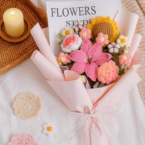 Pink Crochet Flowers Lilies, Crochet Flower Bouquet, Sunflowers,  Roses, Forever Flowers for Birthday, Graduation Bouquet, Gift for Women