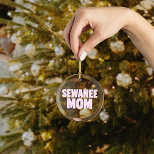 Sewanee Mom Szklane ozdoby, Dekoracje świąteczne, Dekoracja choinkowa, Spersonalizowany prezent na ukończenie szkoły, Pamiątkowa ozdoba