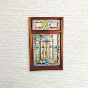 Miniatura de vidrieras de papel simuladas, rellano victoriano de casa de muñecas