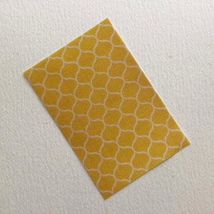 Miniature Yellow and White Rectangular Contemporary Design Rug in Several Scale Sizes