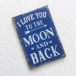 Letrero en miniatura para casa de muñecas "Te amo hasta la luna y de regreso"