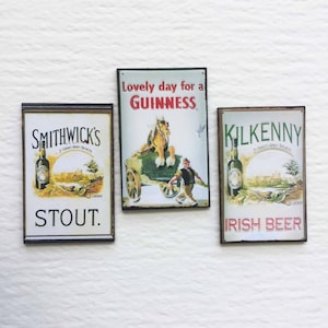 Letreros de cerveza irlandesa en miniatura a escala 1:12 para pubs o el Día de San Patricio
