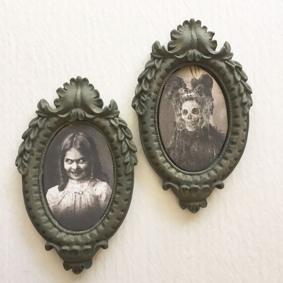 Y Miniature Portraits In Oval Frame For Dollhouse Haunted Mansion Tombstone Gray