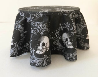 Miniature Haunted House Table: Skull & Spider Decor (1/12 or 1/24 Scale)