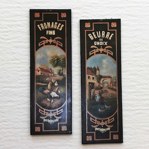 Reproducción en miniatura de un par de carteles de cafetería o tienda francesa de los años 30 de Fromage y Beurre