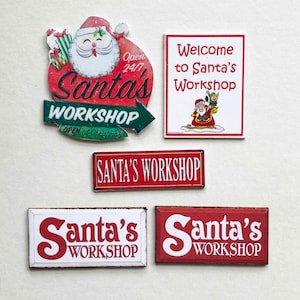 Letreros de papel en miniatura para taller de Papá Noel: cinco opciones para decorar una casa de muñecas en Navidad