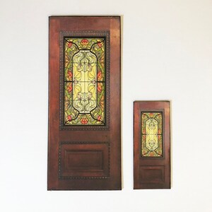 Miniatur PAPIER Jugendstil Buntglasfenster an dunkler Holzoptik Tür