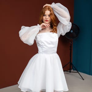 Robe courte blanche en organza, robe de mariée courte, mini robe de mariée, robe courte de fuite, robe de soirée de répétition, robe de soirée de mariage