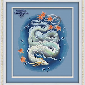 Herfstdroom. Draak kruissteekpatroon pdf. Fantasie waterdraak steekkaart. Digitaal. Saga. NadGavr 1195