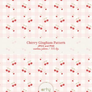 Pode incluir: Um padrão digital sem costuras com um fundo de xadrez vichy rosa claro e branco com pequenas ilustrações de cerejas vermelhas. O texto diz @aartydigital, Cherry Gingham Pattern, JPEG and PNG, seamless pattern / 300 dpi, e arty digital.