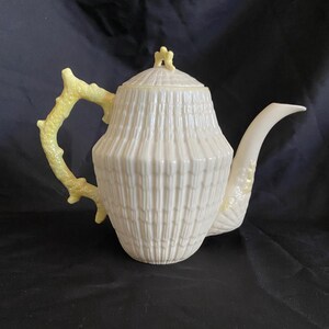 Belleek Porcelain Limpet Teapot w/ soft yellow 2nd Green Mark 1955-65 - Pristine Condition
