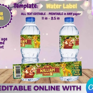 Puede incluir: Dos botellas de agua con etiquetas temáticas de El Rey León. Las etiquetas presentan a Simba y Pumbaa, con el texto "King William Turns 3" y "¡Gracias por venir a mi fiesta!" La plantilla es editable en línea.