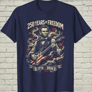Funny Lincoln Playing Guitar Shirt, Retro 250 Years Of USA Freedom Apparel, 1776 To 2026 Patriotic 4th Of July Gift For Musician afbeelding 1