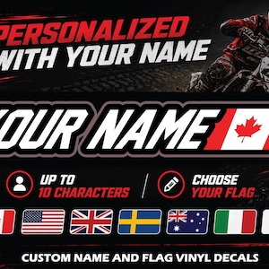 Könnte beinhalten: Schwarze Grafik mit einem Motocross-Fahrer und dem Text "PERSONALISIERT MIT IHREM NAMEN". Das Design beinhaltet Platz für einen individuellen Namen und eine Auswahl an Flaggen, darunter die kanadische und deutsche Flagge. Der Text "CUSTOM NAME AND FLAG VINYL DECALS" ist ebenfalls vorhanden.